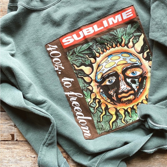 Sublime Distressed 40 oz to Freedom Retro Vintage Style Pilled Reworked Crewneck - Picture 1 of 3